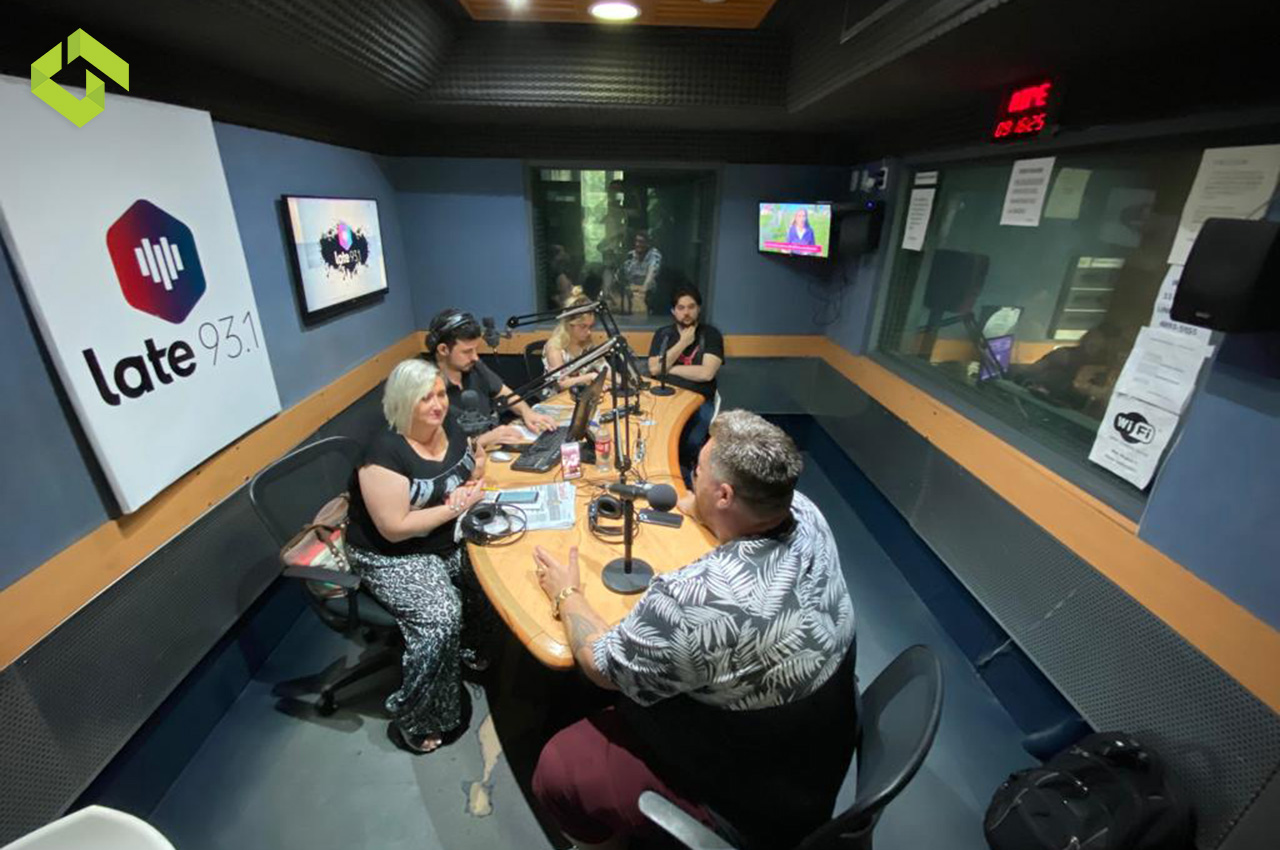 Javier Miranda invitado al piso de Coffee Late, en la 93.1.