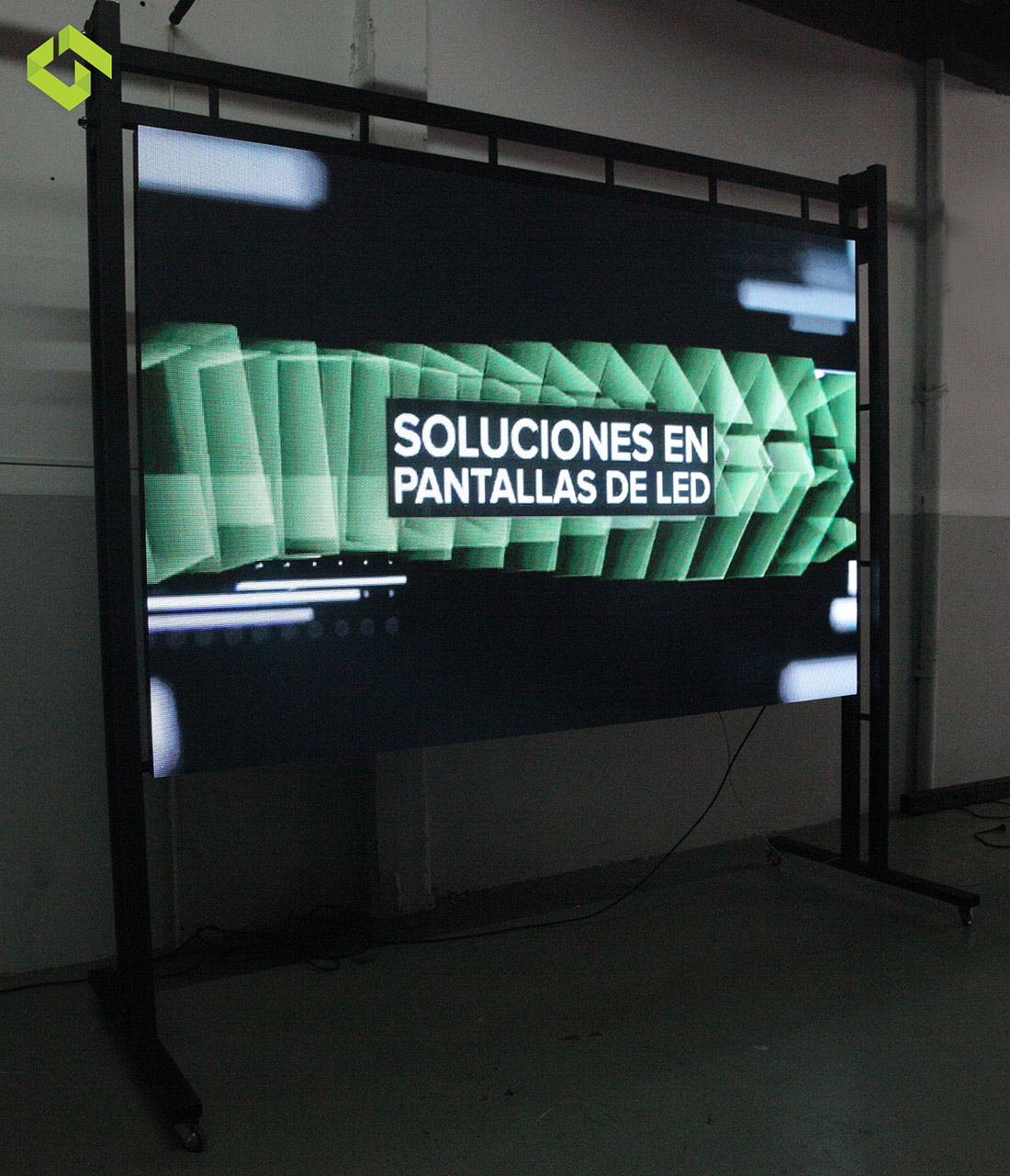 Pantalla 3x2 Indoor + Soporte Móvil en 8 cuotas fijas.