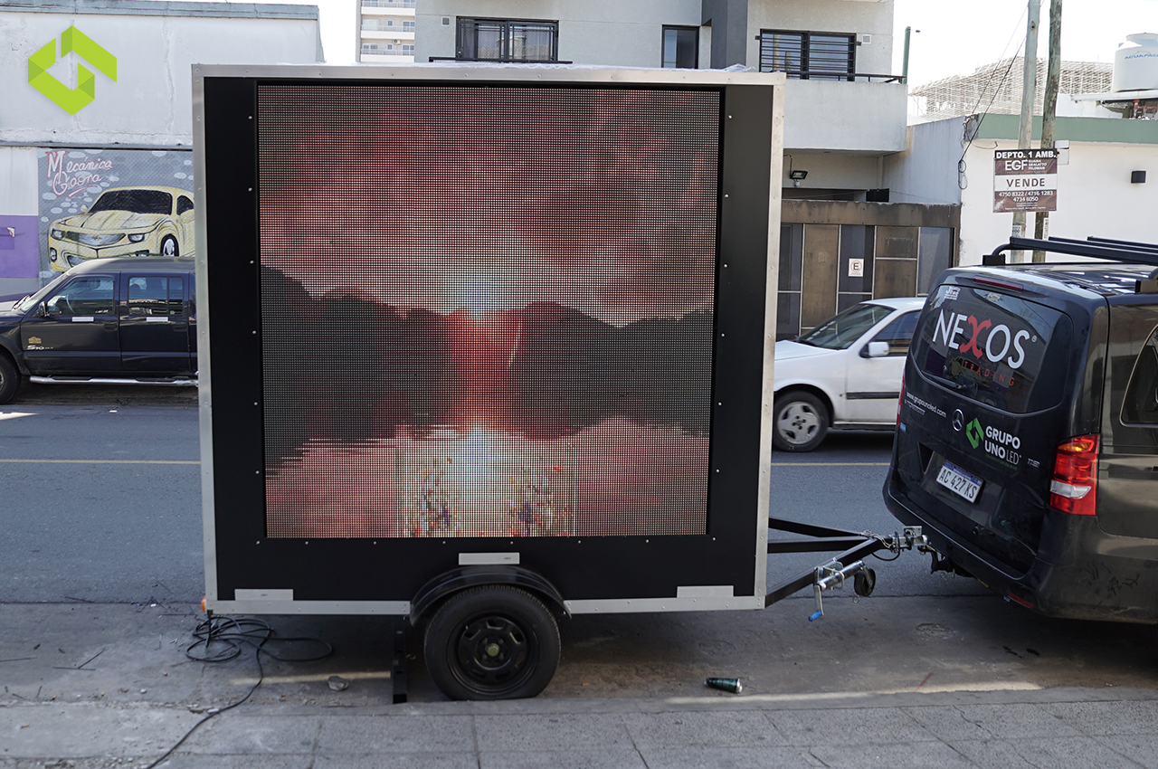 Nuevo trailer con dos pantallas de LED 2x2 P10 en Formosa.