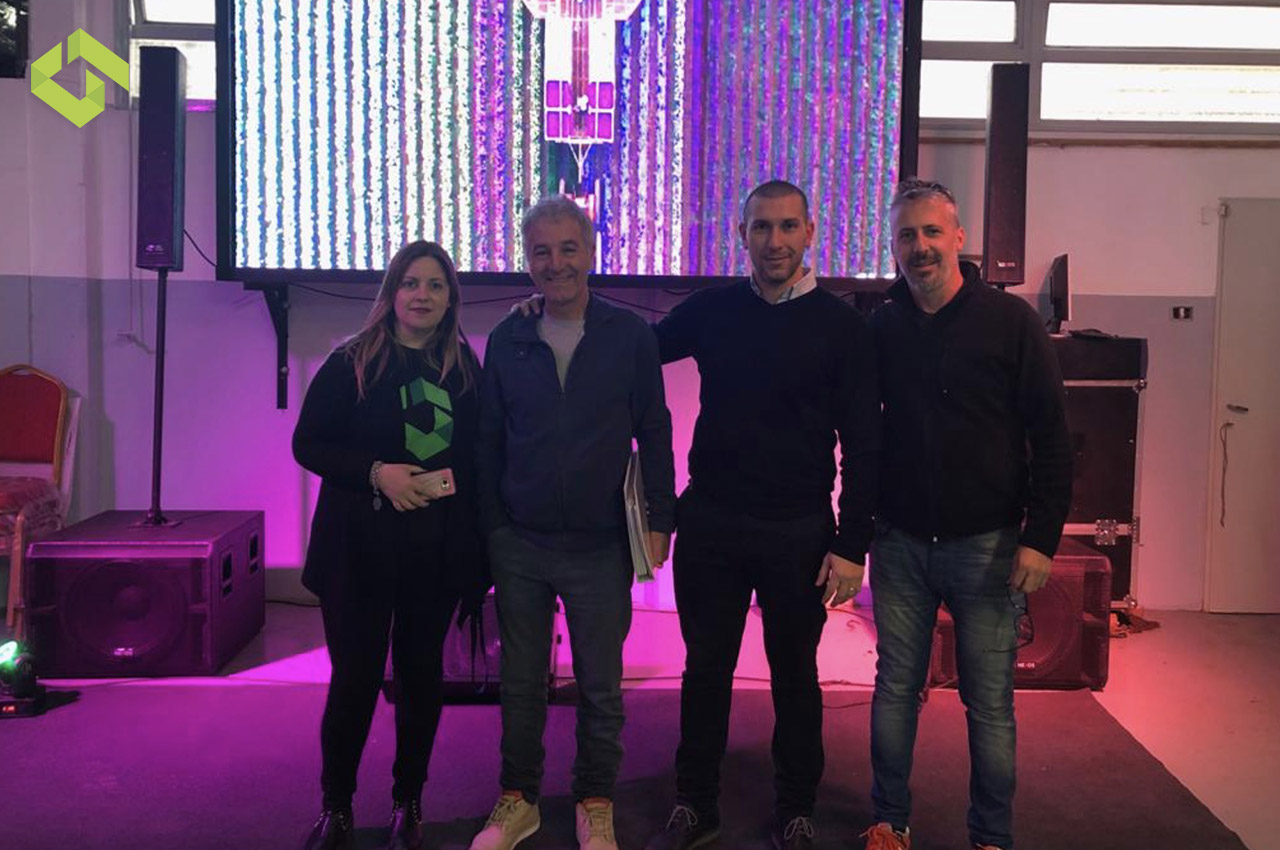 Distribuidora Rach SRL de Quilmes adquiere pantalla LED de gran tamaño.