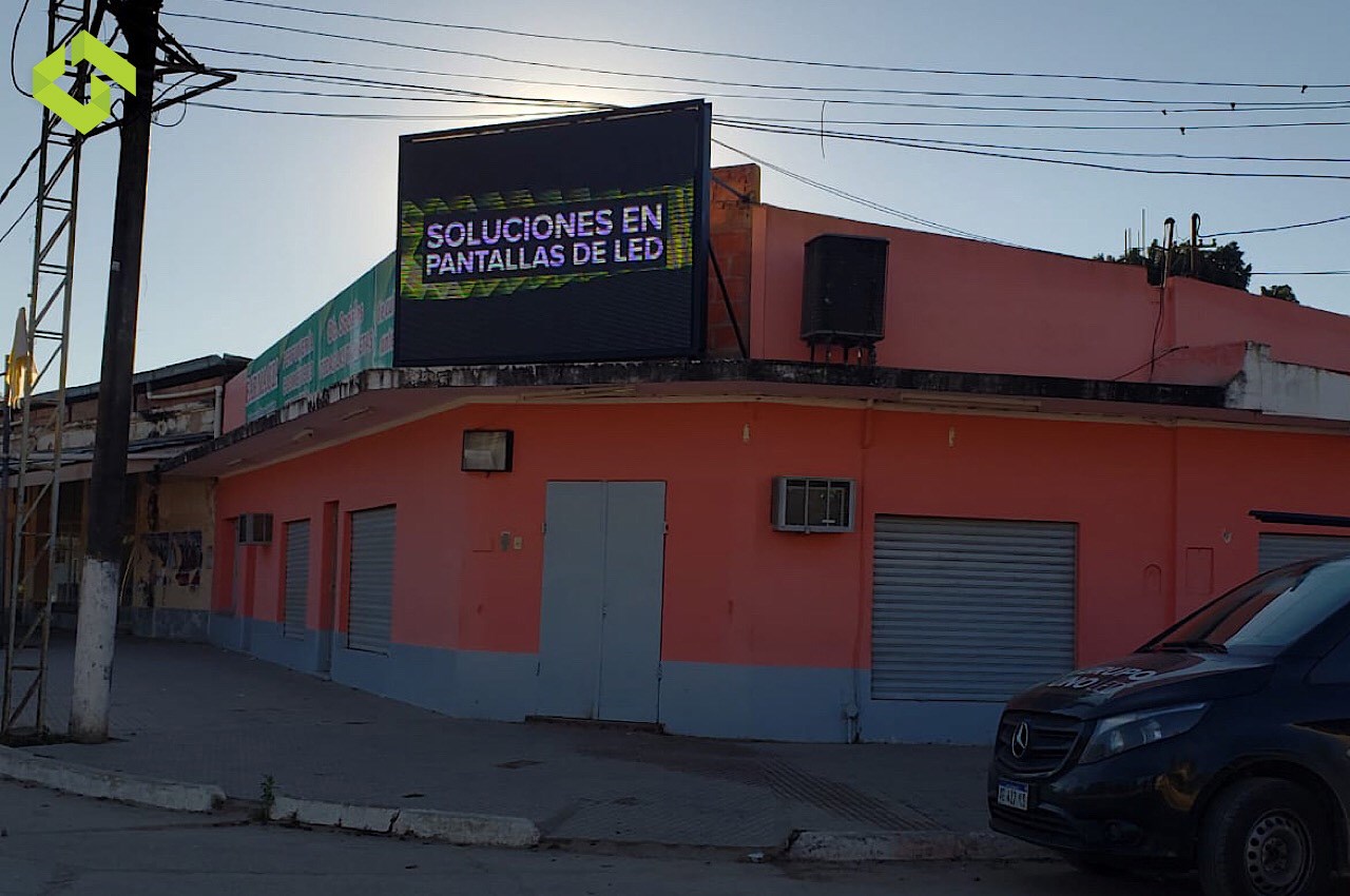 Grupo Uno LED le hace frente a la crisis sin parar su producción de PANTALLAS LED.