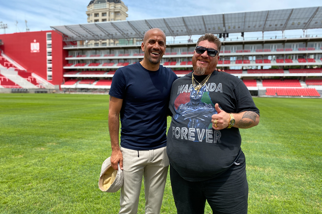 Javier Miranda y Sebastián Verón en el Estadio Uno de La Plata.