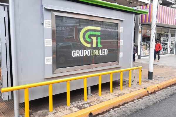 Avellaneda, Buenos Aires. Pantalla Outdoor 2x1 mts  P3.91