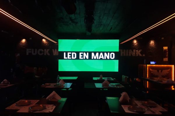 Bahia Blanca, Buenos Aires. Pantalla Indoor 3x1,70 mts   P3
