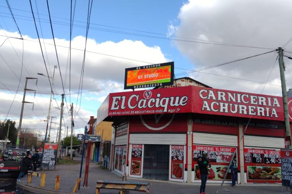 Grand Bourg, Buenos Aires. Pantalla Outdoor 3x1 mts  P8