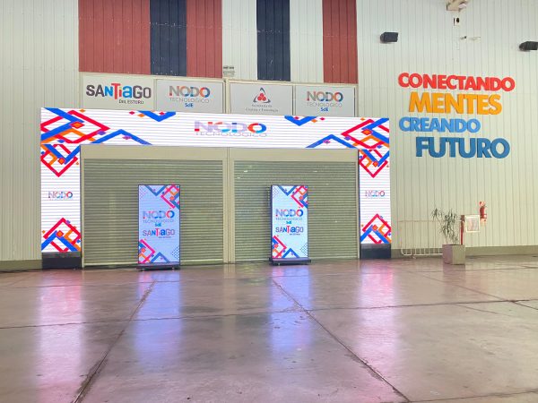 La Banda, Santiago del Estero. Pantalla  Pórtico de 18 mts. P5 Indoor, Estructura Imantada Fija + 2 Totems LED P3.91 Outdoor 2x1 mts. 