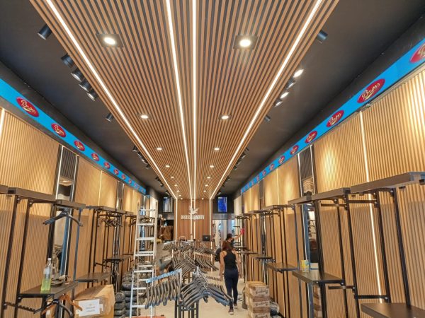 Lomas de Zamora, Buenos Aires. Pantalla Indoor 2 Tiras Led de 12,80x0,16 mts P4