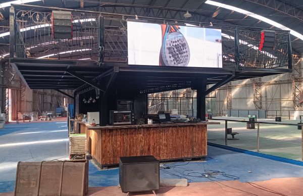 Retiro, Buenos Aires. Pantalla Indoor 2,50x1 mts  P3.91