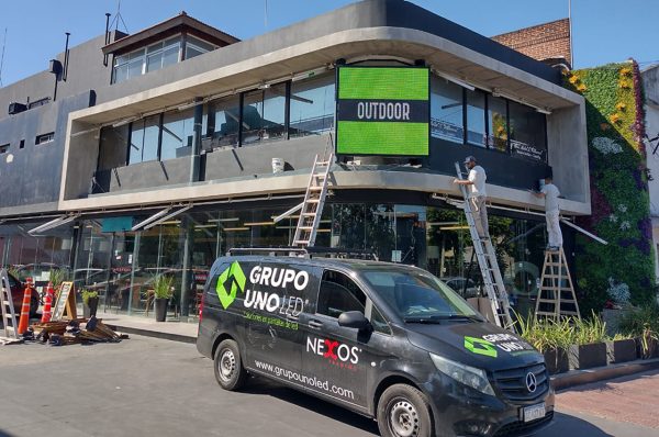 San Fernando , Buenos Aires. Pantalla Outdoor 2x2 mts 