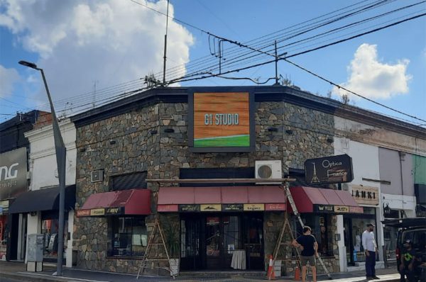 Tandil, Buenos Aires. Pantalla Outdoor 2x2 mts  P10