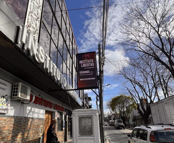 Villa Libertad, Buenos Aires. Pantalla Outdoor 1x2 mts  P3.91
