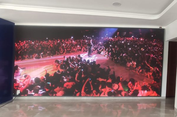 Santa Cruz, Bolivia. Pantalla Indoor 5x2,20 mts   P3