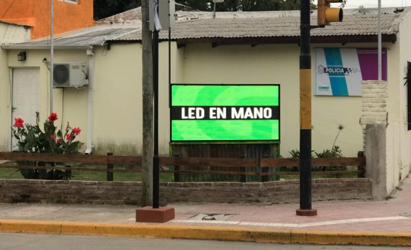 Exaltación de la Cruz, Buenos Aires. Pantalla Outdoor 2x1 mts P10