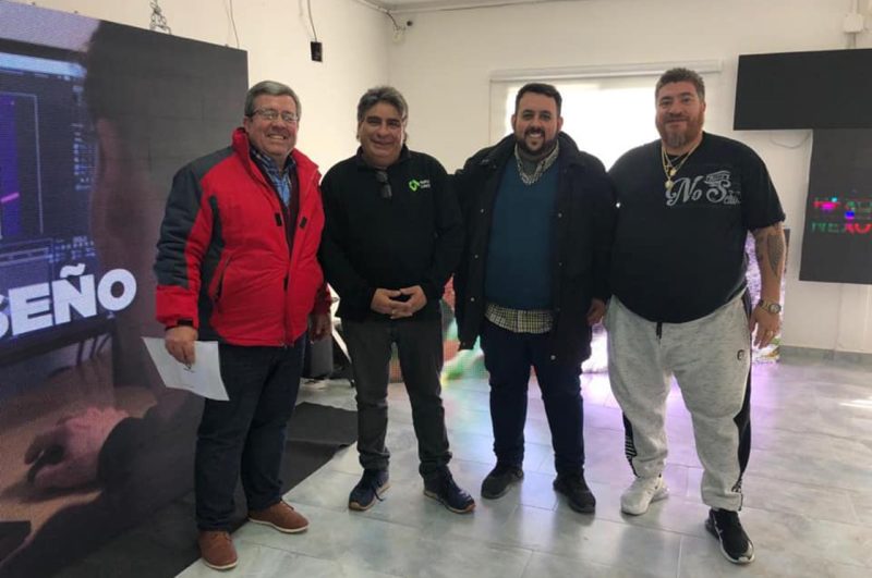 Ariel Taladrid pasó por nuestras nuevas oficinas a comprar una pantalla LED.