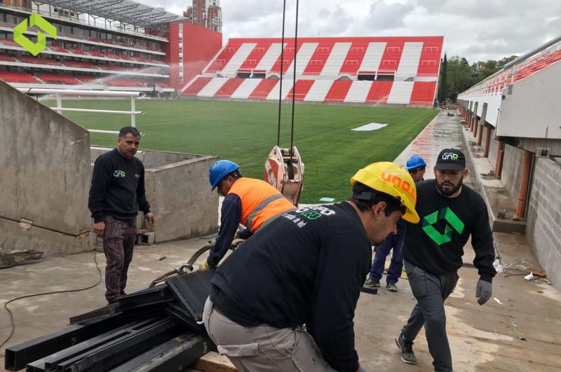 Comienza la instalación de Grupo Uno LED en el Estadio UNO.